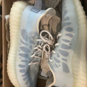 Adidas Yeezy Boost 350 V2 Sneakers